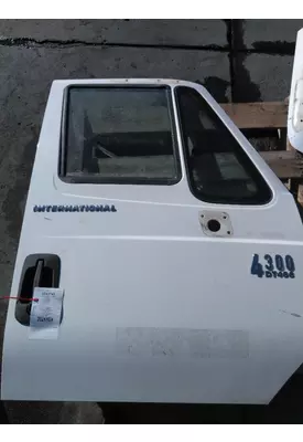 INTERNATIONAL 4300 DOOR ASSEMBLY, FRONT