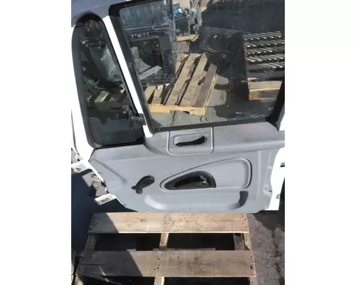 INTERNATIONAL 4300 DOOR ASSEMBLY, FRONT