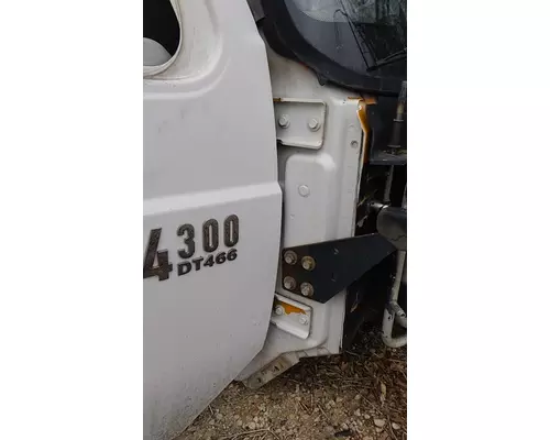 INTERNATIONAL 4300 DOOR ASSEMBLY, FRONT