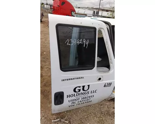 INTERNATIONAL 4300 DOOR ASSEMBLY, FRONT