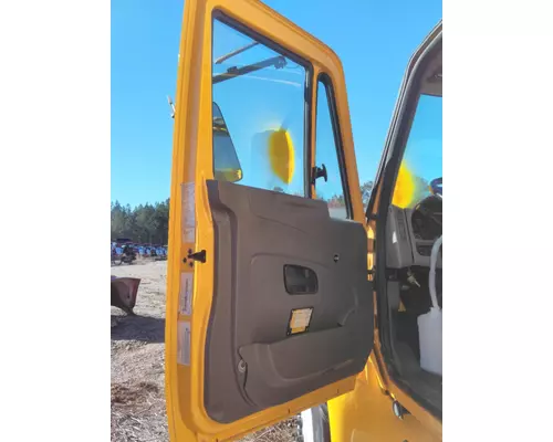 INTERNATIONAL 4300 DOOR ASSEMBLY, FRONT