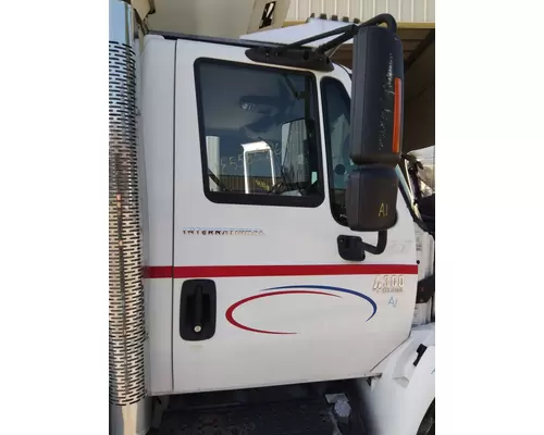 INTERNATIONAL 4300 DOOR ASSEMBLY, FRONT