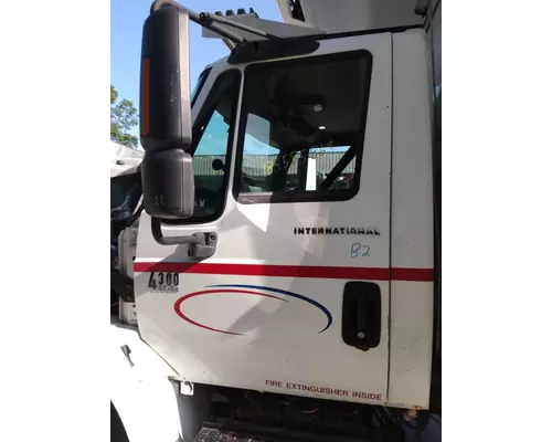 INTERNATIONAL 4300 DOOR ASSEMBLY, FRONT