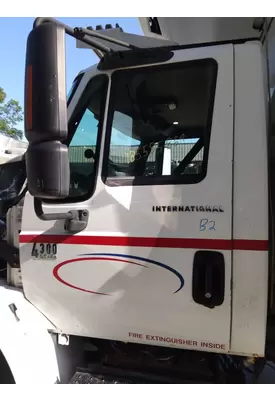 INTERNATIONAL 4300 DOOR ASSEMBLY, FRONT