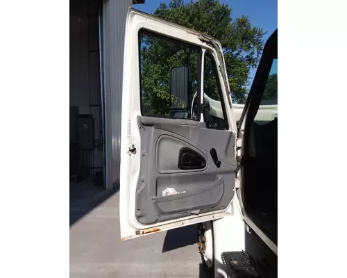 INTERNATIONAL 4300 DOOR ASSEMBLY, FRONT