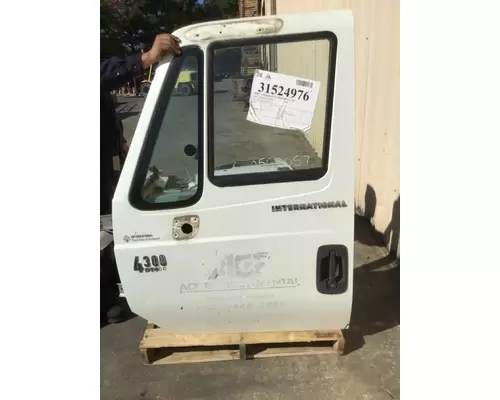 INTERNATIONAL 4300 DOOR ASSEMBLY, FRONT