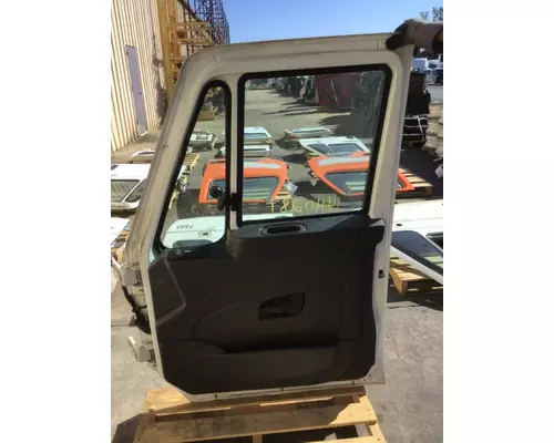 INTERNATIONAL 4300 DOOR ASSEMBLY, FRONT