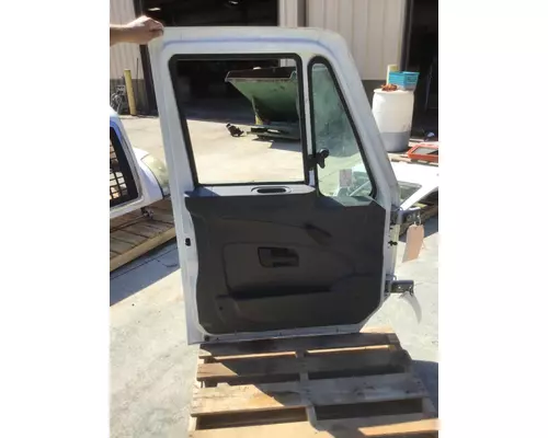 INTERNATIONAL 4300 DOOR ASSEMBLY, FRONT