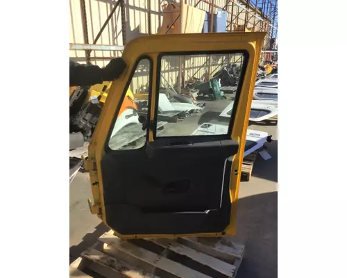 INTERNATIONAL 4300 DOOR ASSEMBLY, FRONT