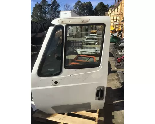 INTERNATIONAL 4300 DOOR ASSEMBLY, FRONT