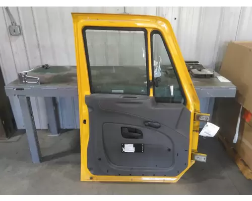 INTERNATIONAL 4300 DOOR ASSEMBLY, FRONT