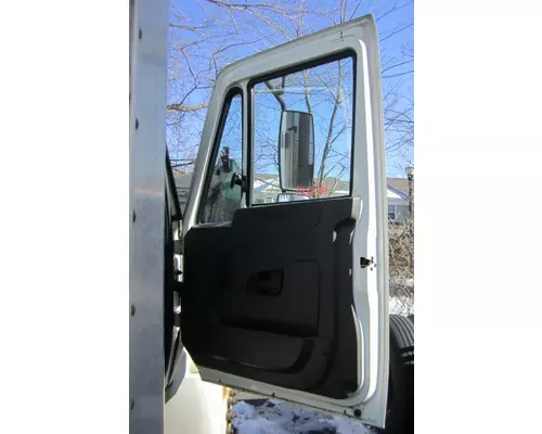 INTERNATIONAL 4300 DOOR ASSEMBLY, FRONT