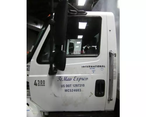 INTERNATIONAL 4300 DOOR ASSEMBLY, FRONT