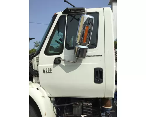 INTERNATIONAL 4300 DOOR ASSEMBLY, FRONT