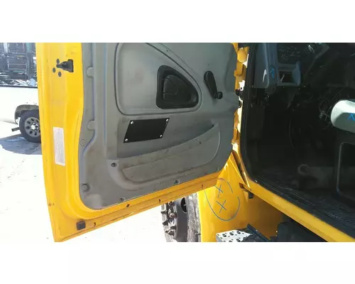 INTERNATIONAL 4300 DOOR ASSEMBLY, FRONT