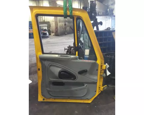 INTERNATIONAL 4300 DOOR ASSEMBLY, FRONT