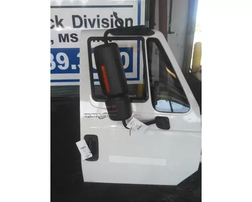 INTERNATIONAL 4300 DOOR ASSEMBLY, FRONT