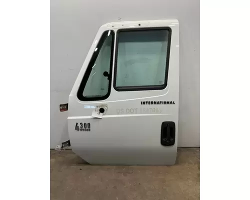 INTERNATIONAL 4300 Door Assembly, Front