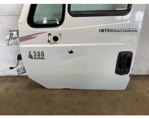INTERNATIONAL 4300 Door Assembly, Front