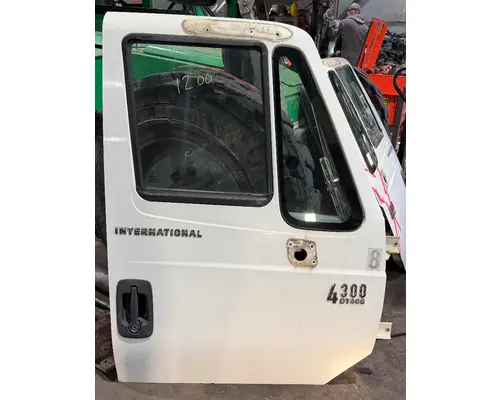 INTERNATIONAL 4300 Door Assembly, Front
