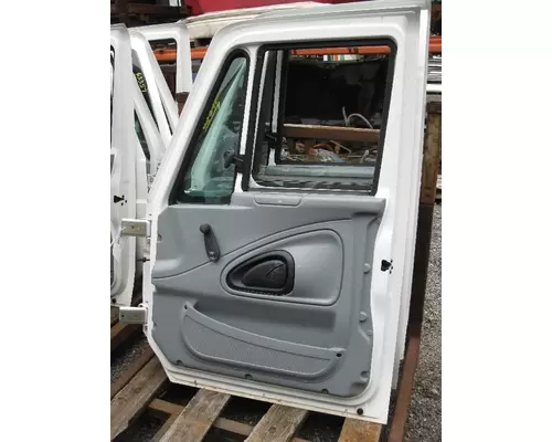 INTERNATIONAL 4300 Door Assembly, Front