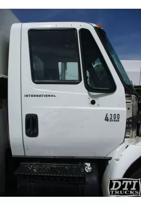 INTERNATIONAL 4300 Door Assembly, Front