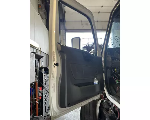 INTERNATIONAL 4300 Door Assembly, Front