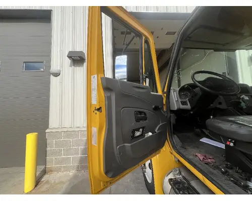 INTERNATIONAL 4300 Door Assembly, Front