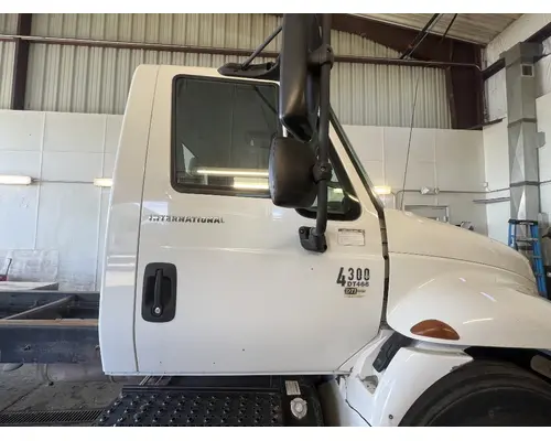 INTERNATIONAL 4300 Door Assembly, Front