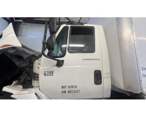 INTERNATIONAL 4300 Door Assembly, Front