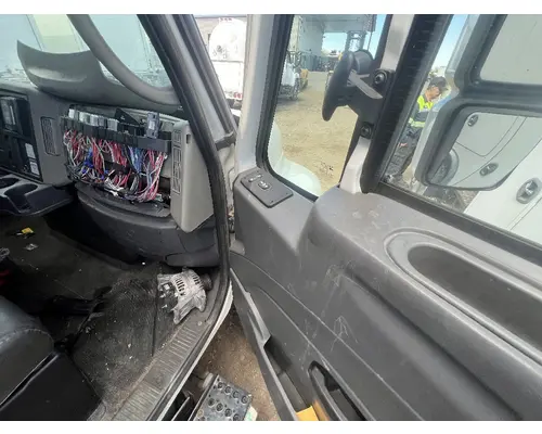 INTERNATIONAL 4300 Door Assembly, Front