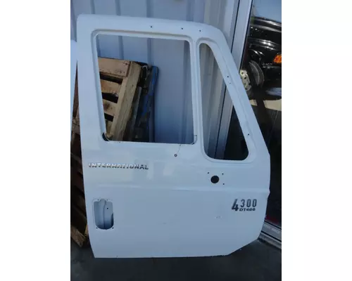 INTERNATIONAL 4300 Door Assembly, Front