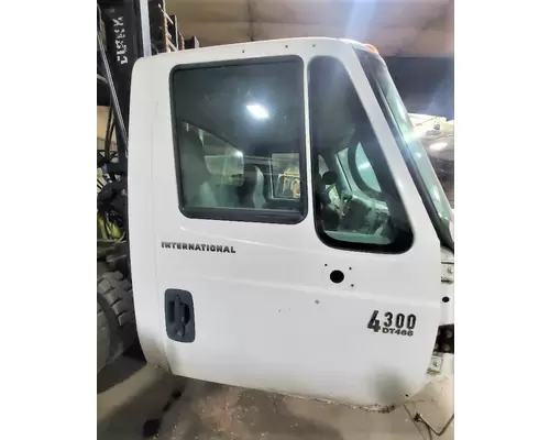 INTERNATIONAL 4300 Door Assembly, Front