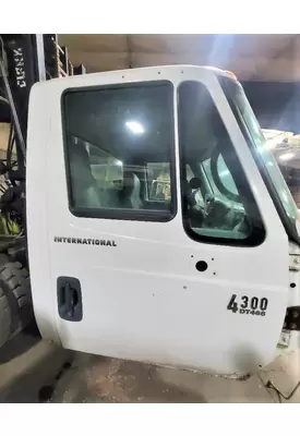 INTERNATIONAL 4300 Door Assembly, Front