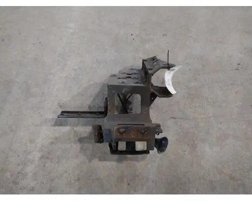 INTERNATIONAL 4300 FRAME HORN