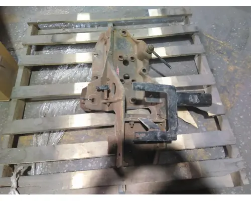 INTERNATIONAL 4300 FRAME HORN