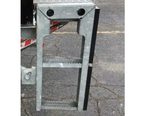 INTERNATIONAL 4300 FRAME STEP