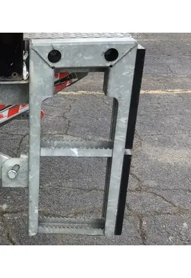 INTERNATIONAL 4300 FRAME STEP