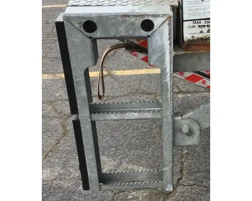 INTERNATIONAL 4300 FRAME STEP
