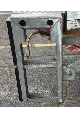 INTERNATIONAL 4300 FRAME STEP