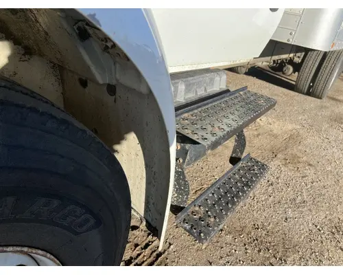 INTERNATIONAL 4300 Fender Extension