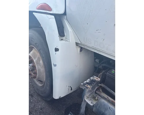 INTERNATIONAL 4300 Fender