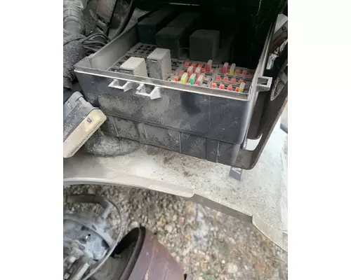 INTERNATIONAL 4300 Fuse Box