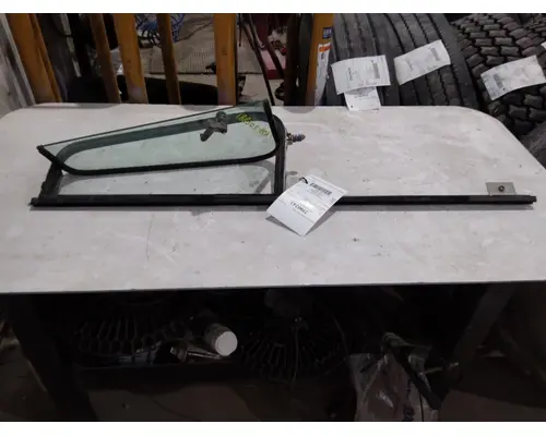 INTERNATIONAL 4300 GLASS, DOOR VENT, FRONT