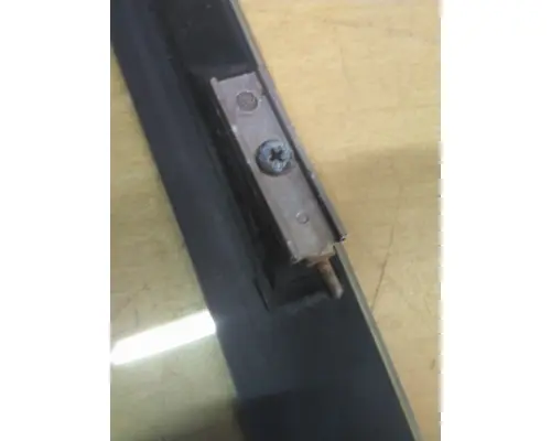 INTERNATIONAL 4300 GLASS, DOOR VENT, FRONT