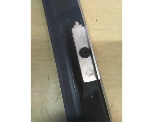INTERNATIONAL 4300 GLASS, DOOR VENT, FRONT