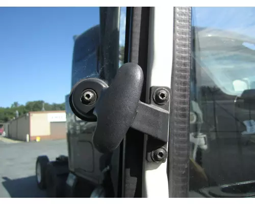 INTERNATIONAL 4300 GLASS, DOOR VENT, FRONT