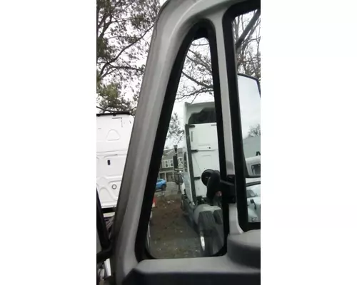 INTERNATIONAL 4300 GLASS, DOOR VENT, FRONT