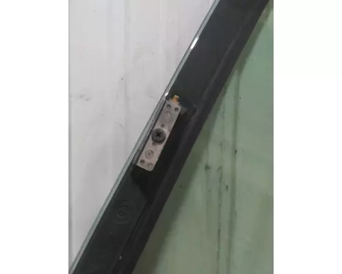 INTERNATIONAL 4300 GLASS, DOOR VENT, FRONT