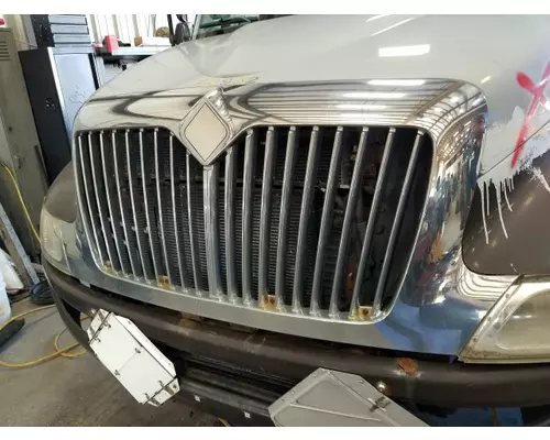 INTERNATIONAL 4300 GRILLE